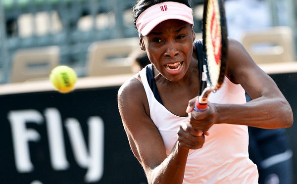  福基纳救两赛点演逆转，爆冷淘汰头号种子