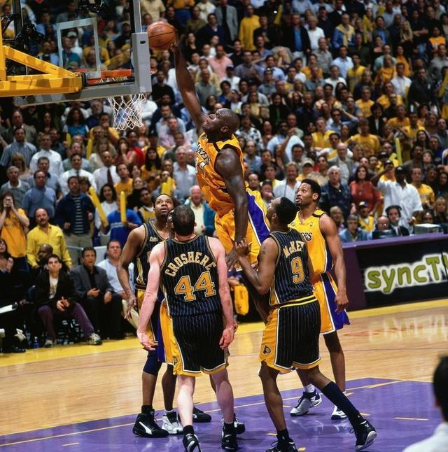  内线巨兽统治篮下，篮板怪兽筑起禁飞区