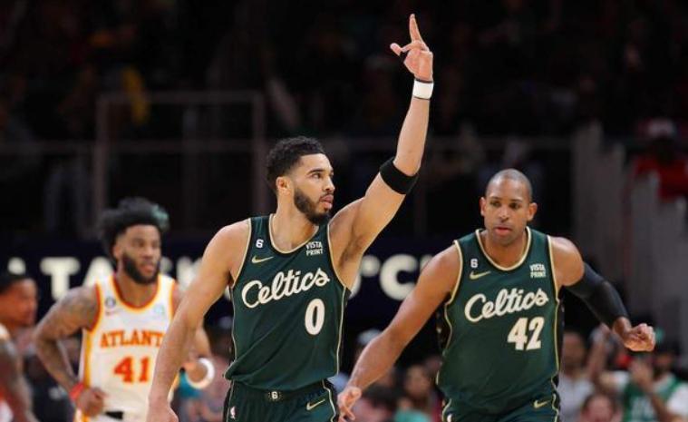  老鹰特雷杨三分雨浇灭活塞反扑