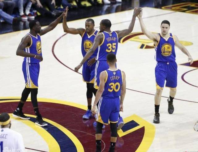  勇士库里三分如雨浇灭火箭反击