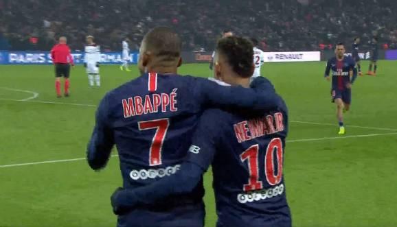  巴黎圣日耳曼主场大胜登顶