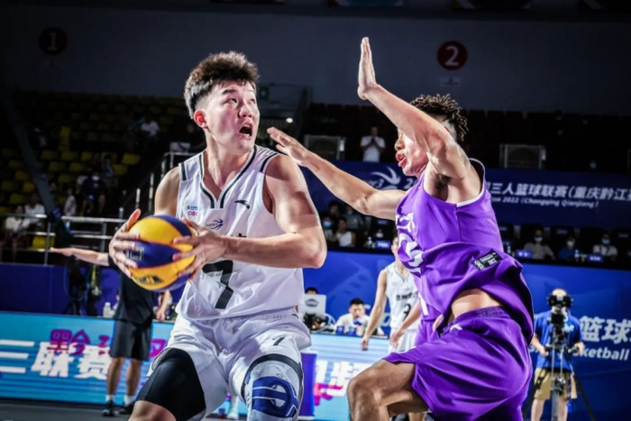  新星闪耀赛场，年轻前锋独中三元