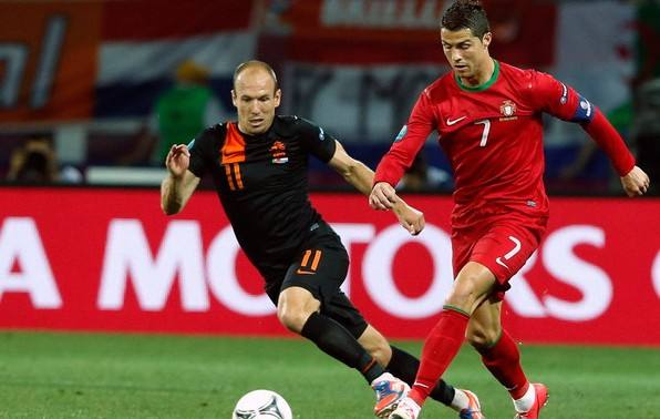 葡萄牙老将C罗梅开二度助球队登顶欧国联积分榜