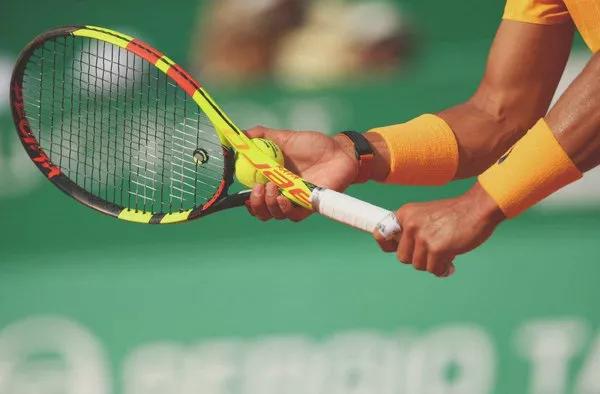  兹维列夫底线相持，力克劲敌斩获柏林站